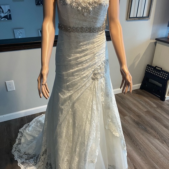 Wedding dress size 6 new with tags - Picture 5 of 15